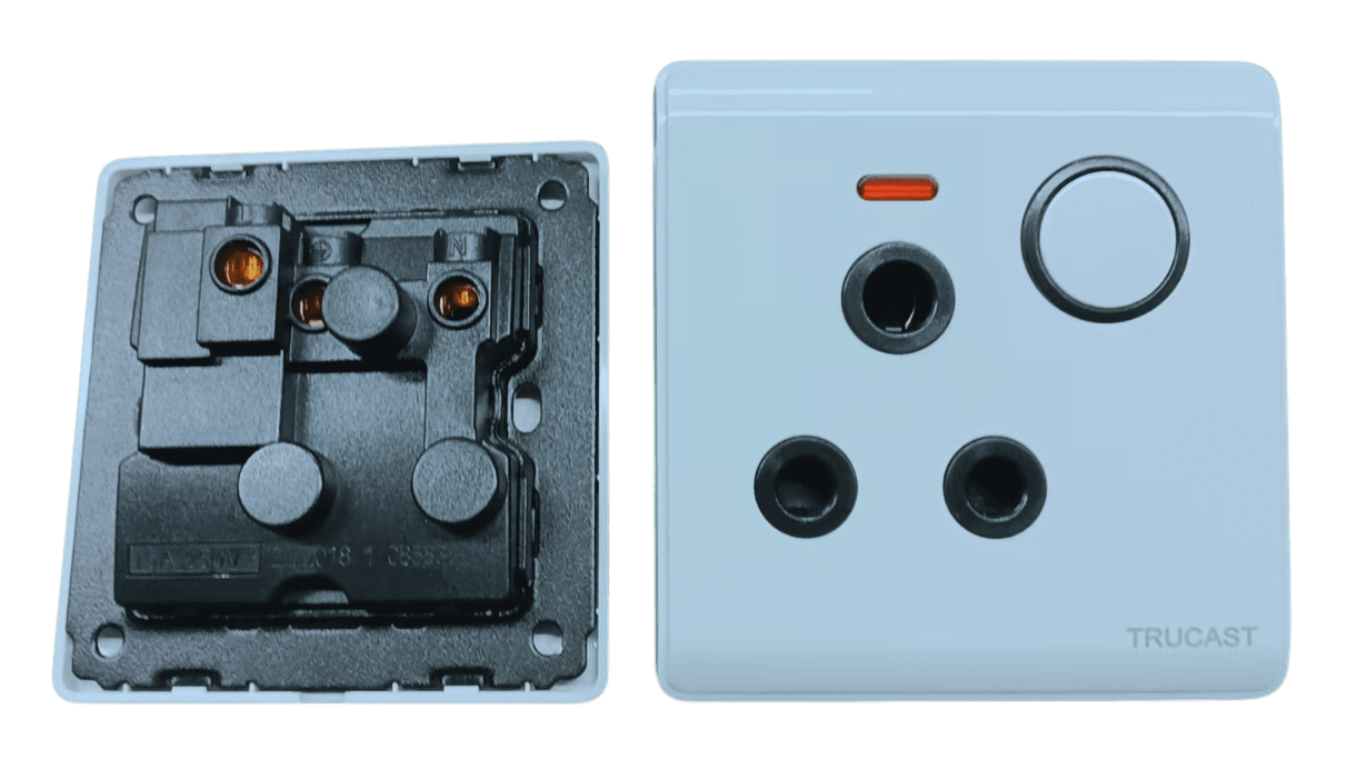 S01 Socket | 15A 3 pole + Neon; White